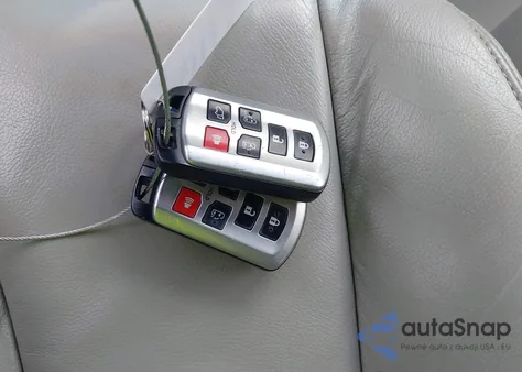 2013 Toyota Sienna Xle V6 8 Passenger from USA, damaged, VIN 5TDYK3DC2DS288027